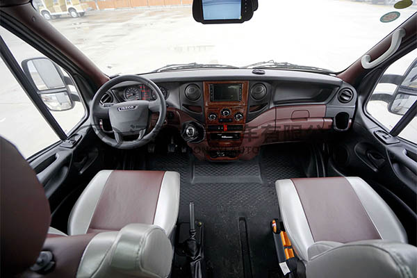 中意SZY5060XLJN依維柯三擴(kuò)展房車