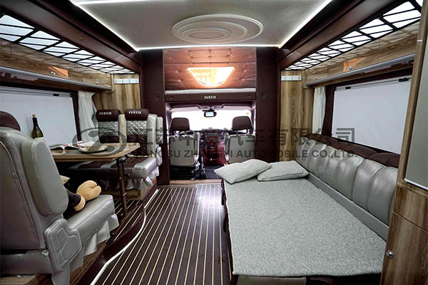 中意SZY5060XLJN依維柯三擴(kuò)展房車