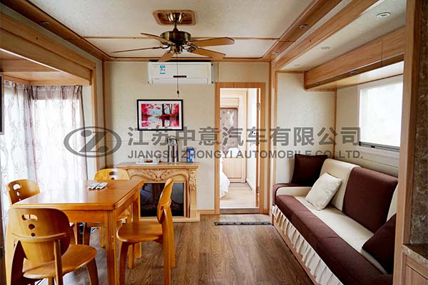 宿營(yíng)車(chē)