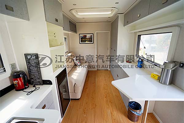 宿營(yíng)車(chē)