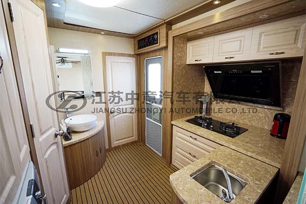 宿營(yíng)車(chē)