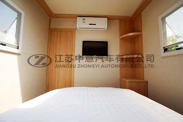 宿營(yíng)車(chē)