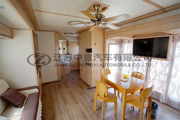 宿營(yíng)車(chē)