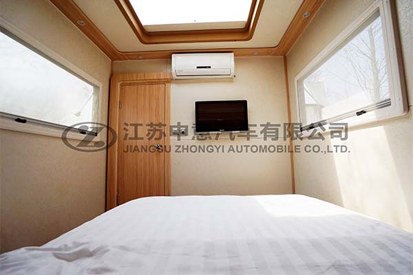 宿營(yíng)車(chē)