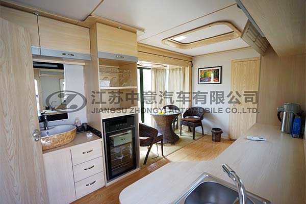 宿營(yíng)車(chē)