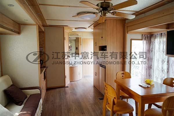 宿營(yíng)車(chē)