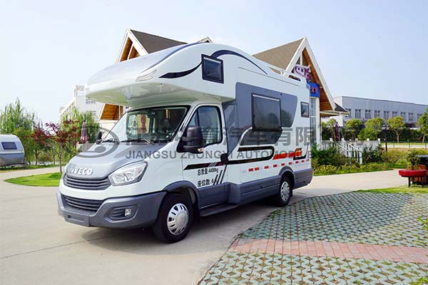 中意SZY5045XLJN2歐勝雙拓展自動(dòng)擋依維柯C型房車(chē)