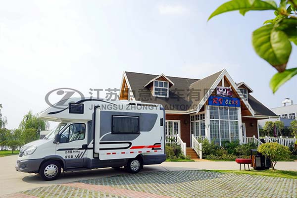中意SZY5045XLJN2歐勝雙拓展自動(dòng)擋依維柯C型房車(chē)