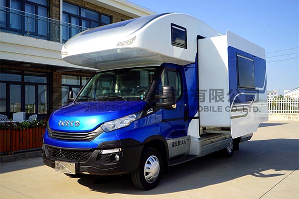 中意SZY5045XLJ進(jìn)口自動擋雙拓展依維柯C型房車