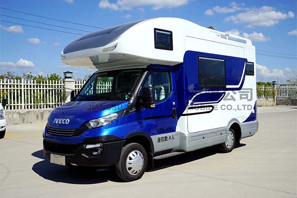 中意SZY5045XLJ進(jìn)口自動擋雙拓展依維柯C型房車