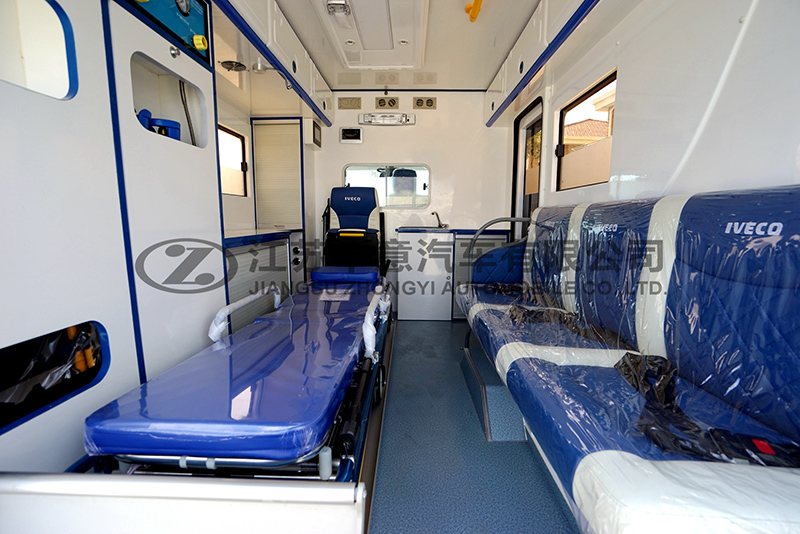 依維柯救護車