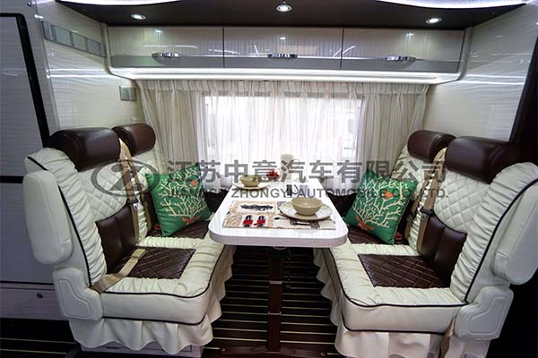 中意SZY5045XLJN2歐勝雙拓展自動擋依維柯C型房車