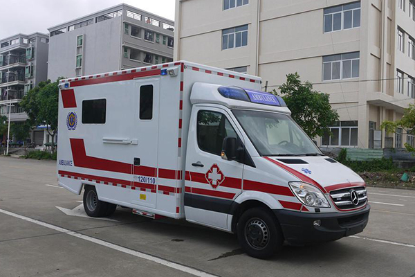 奔馳救護(hù)車